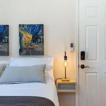 Azure - Mins To Las Olas & Beach